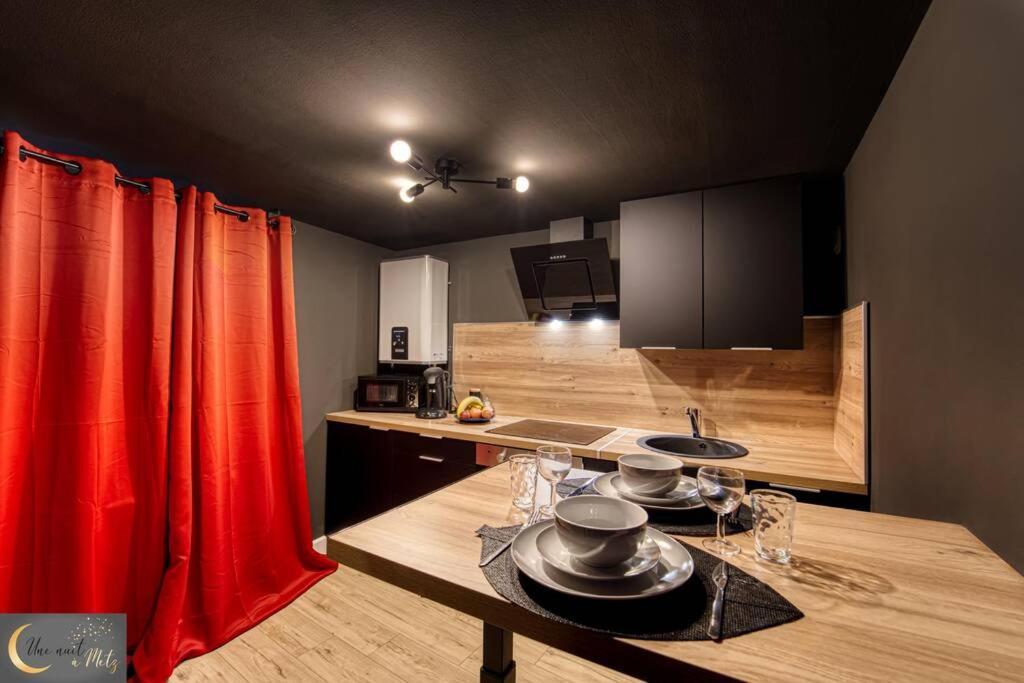 La Chambre Noire Au Coeur De Μετς Εξωτερικό φωτογραφία